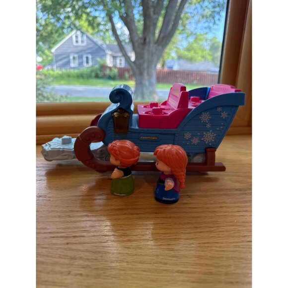 Fisher-Price Little People Disney Frozen Playset With Elsa Figures - Picture 7 of 7